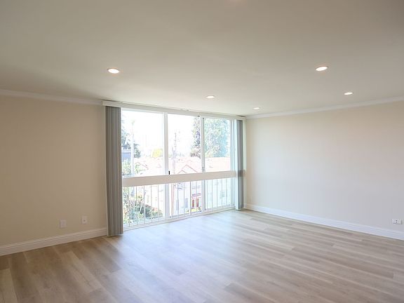 3rd image of 230 Wayne Ave #311