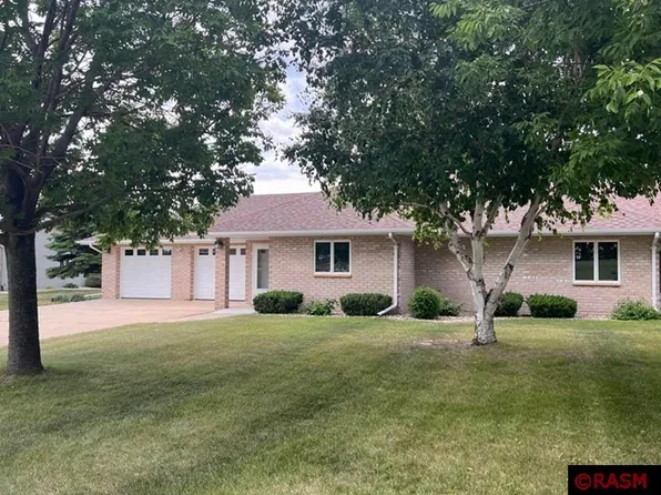 904 Upper Valley Dr, Blue Earth, MN 56013