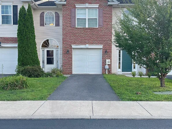 28 Chennault Trl, Falling Waters, WV 25419