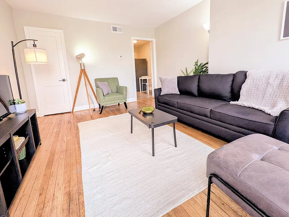 1733 F St NE #ID1695914P