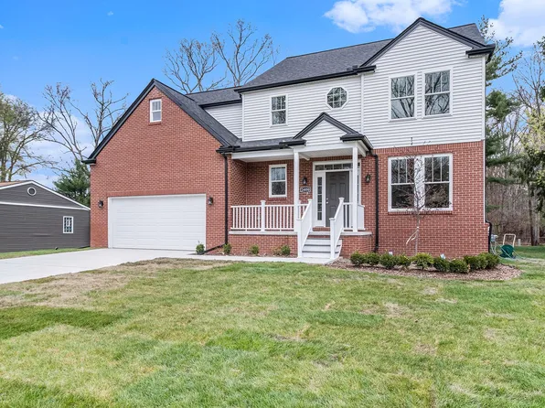 24050 E Sunnypoint Dr W, Southfield, MI 48033