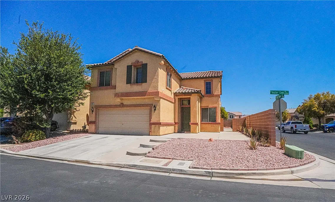 4 bed, 3.0 bath, 2315 sqft, $2,250 — Photo 1