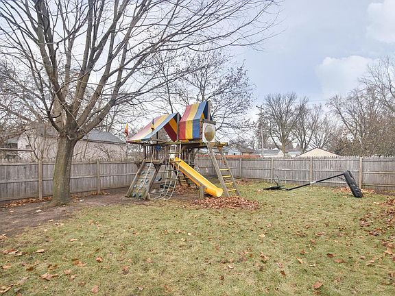 4th image of 1234 Stryker Ave