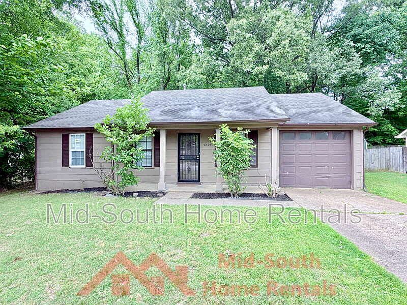 1st image of 3829 Walsingham Dr