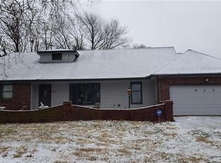 925 S Alexander Rd, Independence, MO 64056