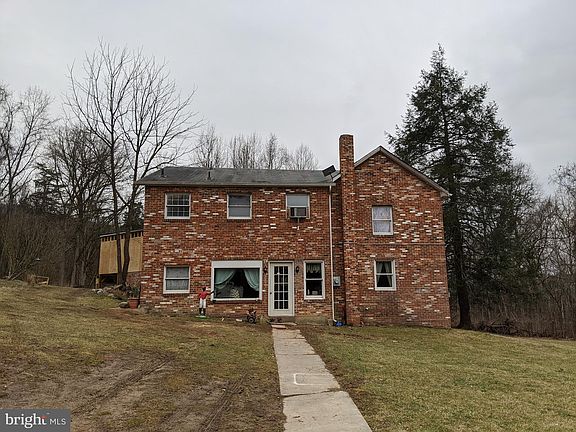 3rd image of 32 Little North Ln