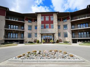 6100 Kings View Dr, Grand Forks, ND 58201