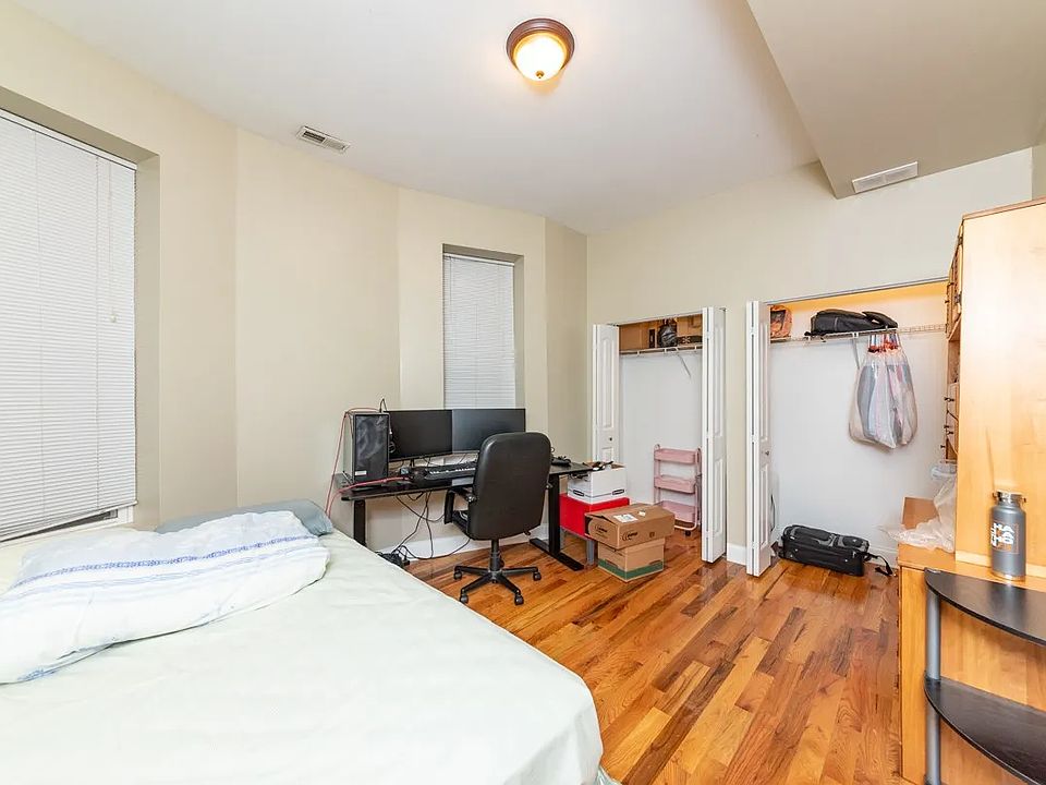 1st image of 3927 N Clarendon Ave APT 3R