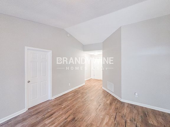 4th image of 2050 Tudor Dr