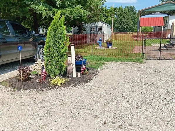 38 Lost Forest Trl, Linn Valley, KS 66040