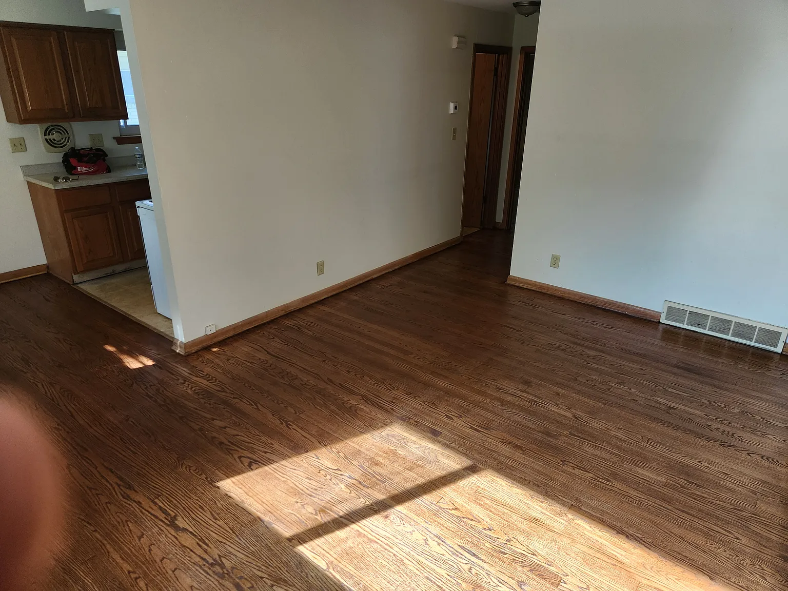 2 bed, 950 sqft, $1,050 — Photo 2
