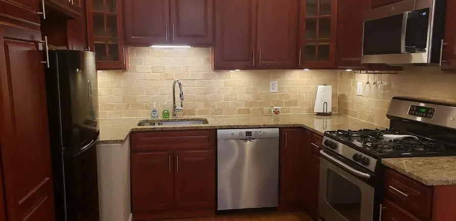 2 bed, 600 sqft, $2,100 — Photo 2
