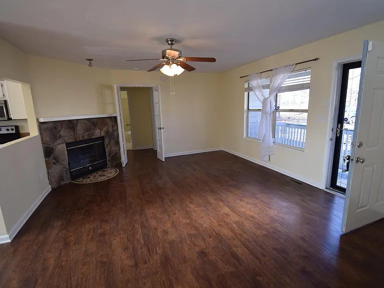 145 Jefferson Dr — Photo 3