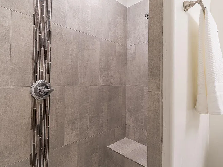 807 E Glenn St — Photo 10