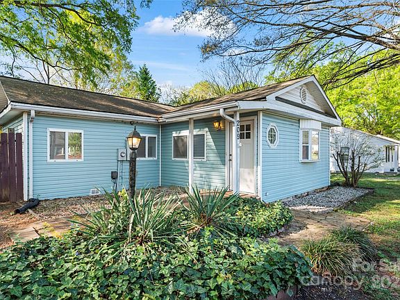 3rd image of 209 W 21st St