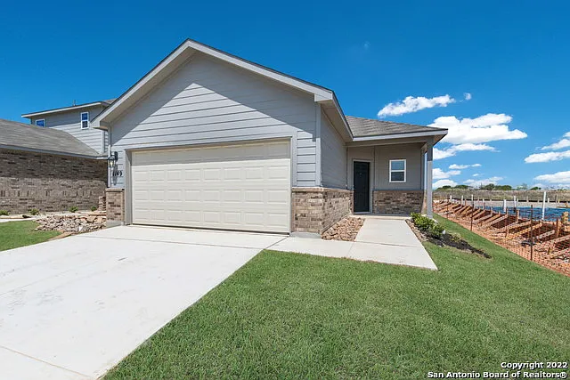 4 bed, 2.0 bath, 1459 sqft, $1,800 — Photo 2