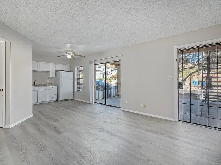 11002 N 15th Ave #4 — Photo 1