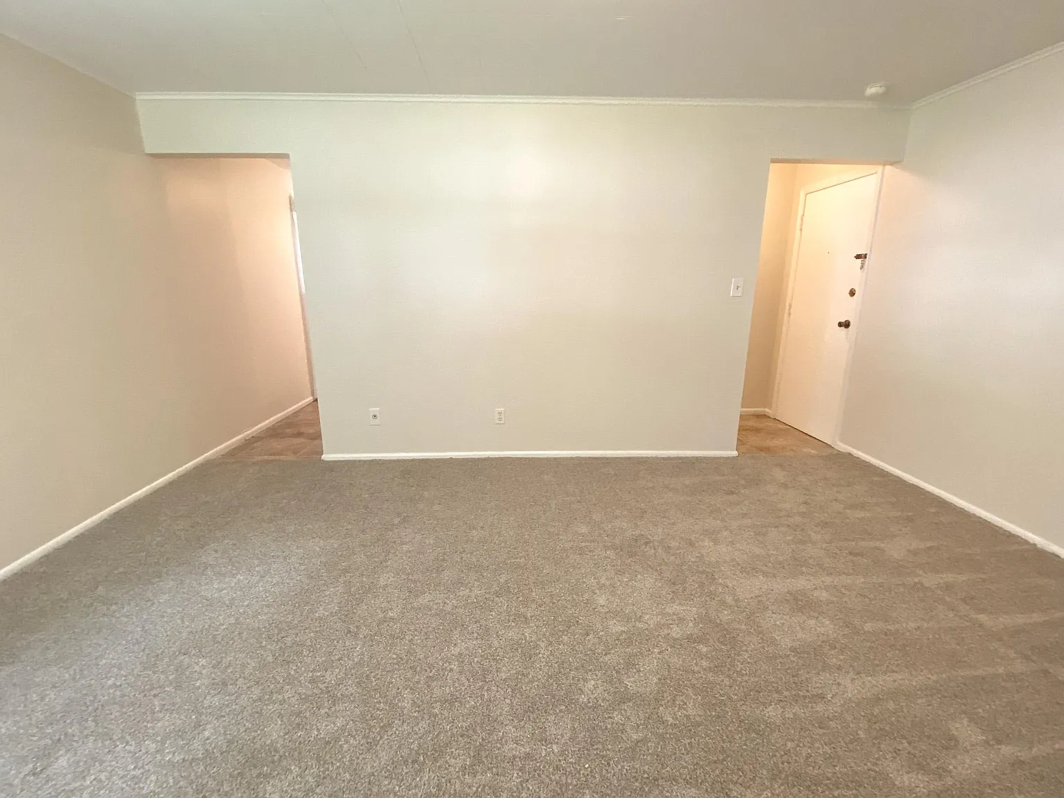 Studio, 385 sqft, $490 — Photo 1