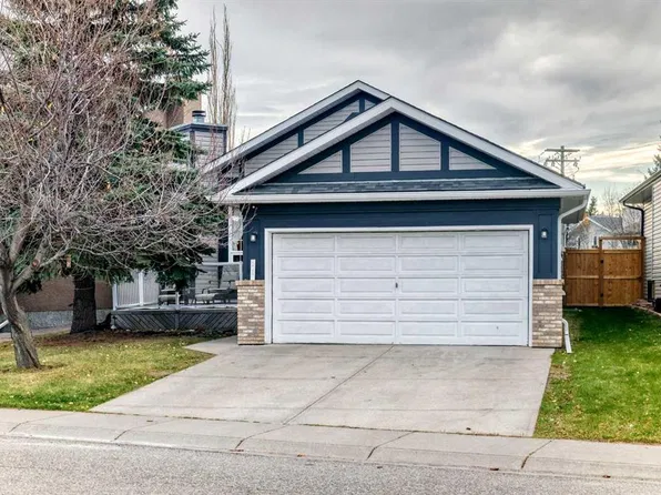 11 NE Shawbrooke Cir SW, Calgary, AB T2Y 2Y4