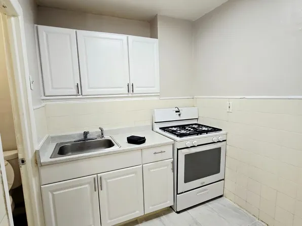 241 Duncan Avenue image 1 of 9