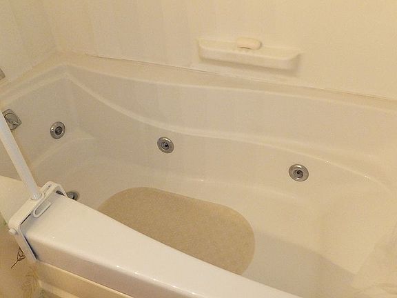 Full Bath Whirlpool Tub