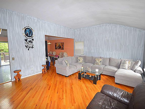 3rd image of 18 Alex Ln APT B