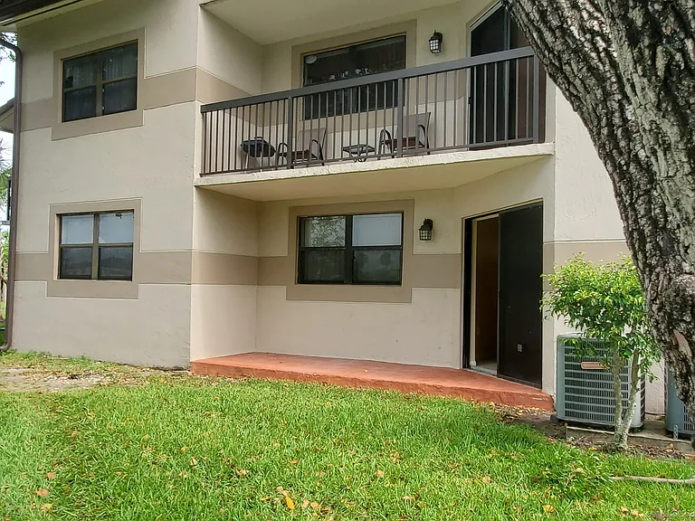 9823 Nob Hill Ct — Photo 13