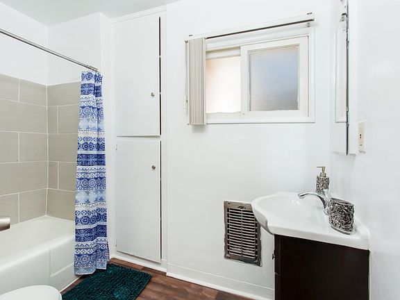 3rd image of 600 Kelton Ave APT 5