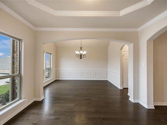 4th image of 503 Bedford Falls Ln