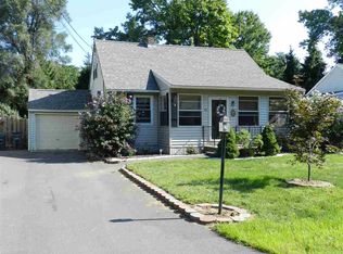 11 Schuster Rd, Schenectady, NY 12303