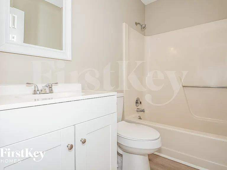 2438 Amity Ave — Photo 14