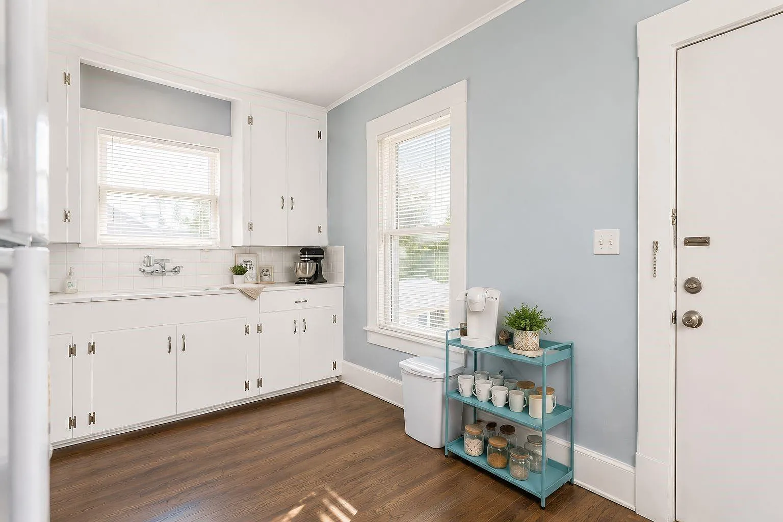 2 bed, 1.0 bath, 850 sqft, $1,600 — Photo 2