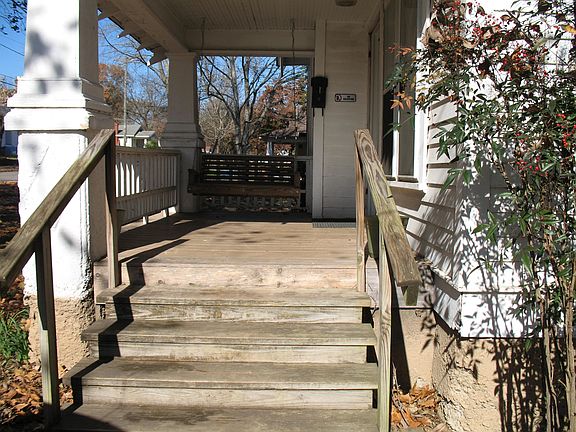 4th image of 400 N Brown St