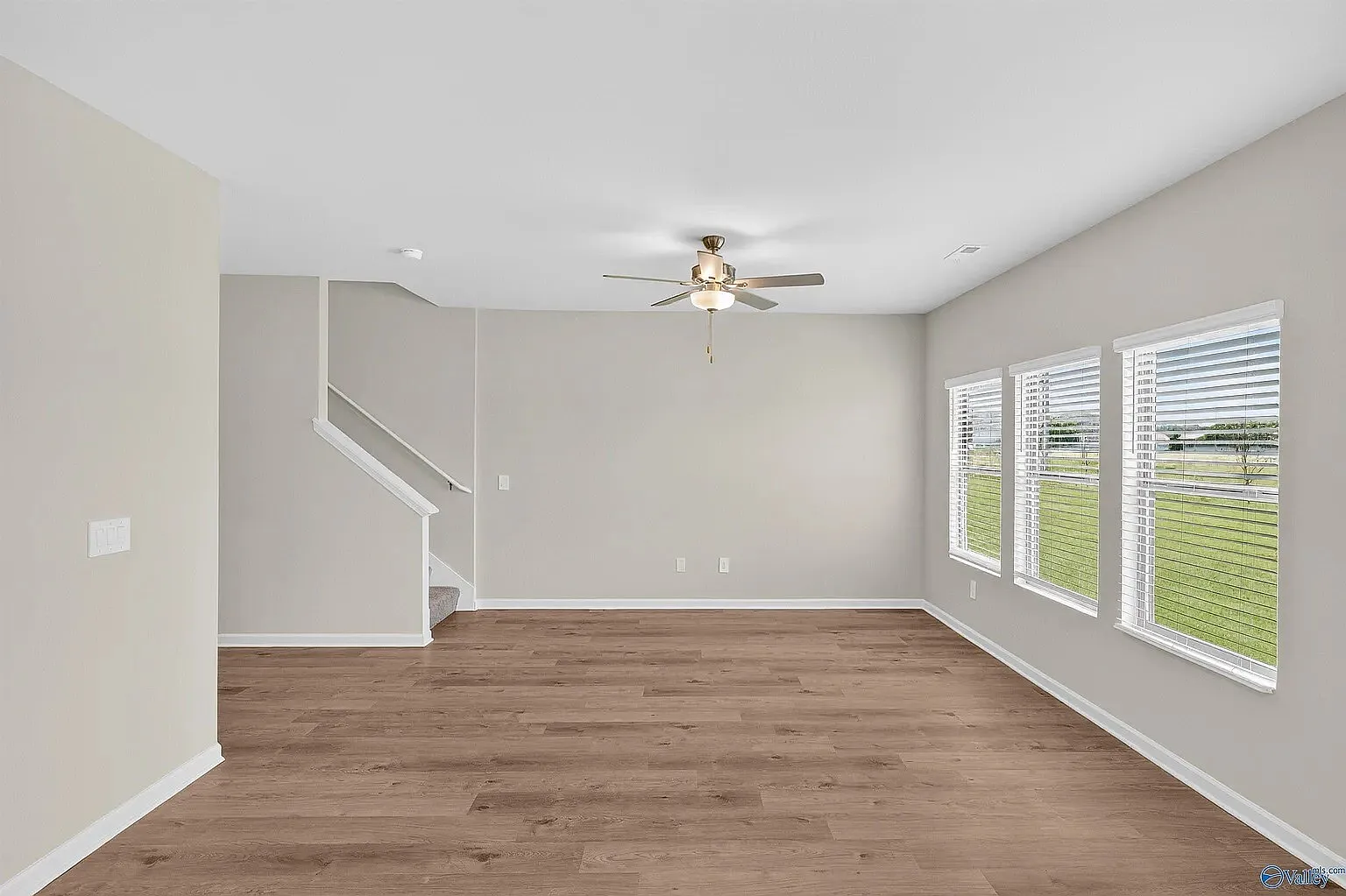 1025 John Ave - 1 — Photo 2