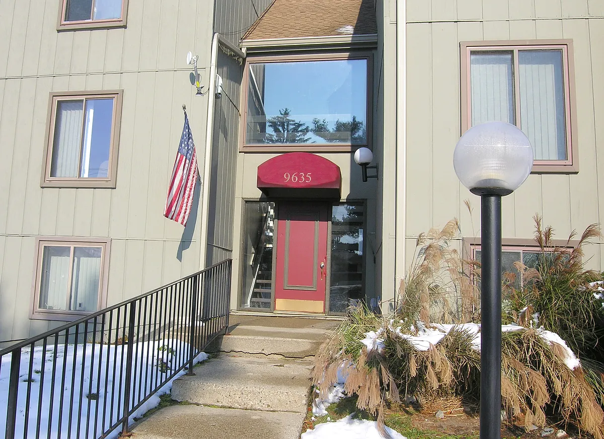 Building Photo - 9635 Bayview Dr #307