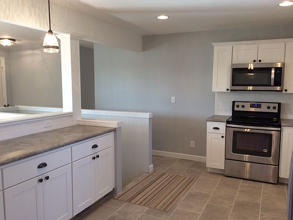 3rd image of 50 Carol Ln