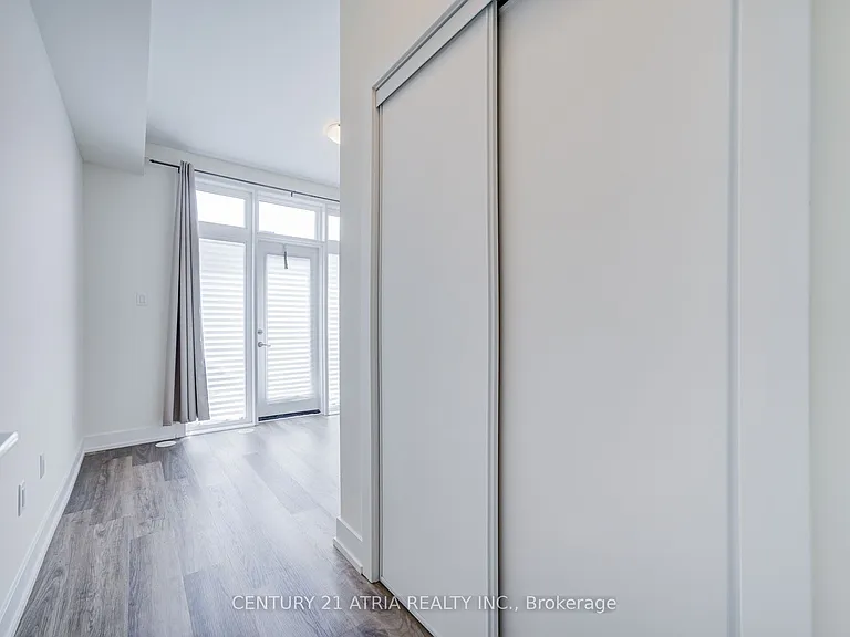 1 Bond Cres #1 — Photo 34