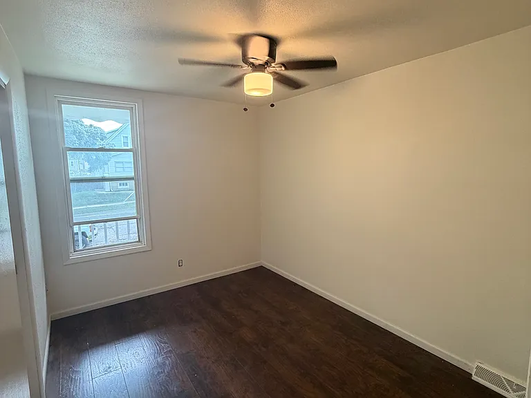 3638 E Squire Ave #UPPER — Photo 6