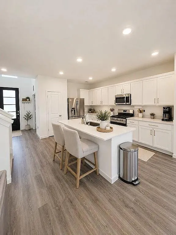 4 bed, 2.5 bath, 2312 sqft, $3,350 — Photo 4