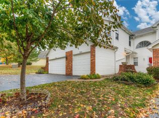 3129 Autumn Trace Dr, Maryland Heights, MO 63043