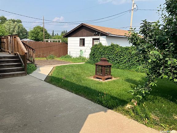 3rd image of 1103 3rd STREET W
