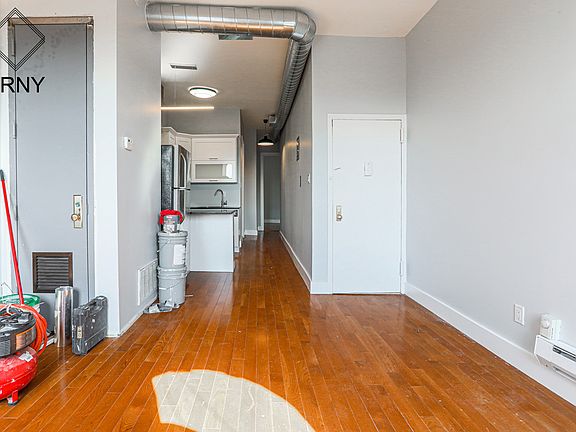 4th image of 399 Putman Ave #4B