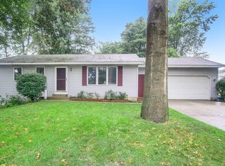 2427 Jameswood Ct, Holland, MI 49424
