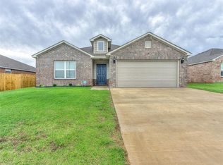 372 Fox Burrow Ln, Newcastle, OK 73065
