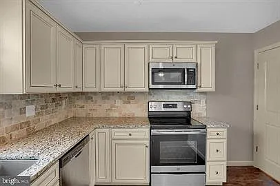 22 Spring View St — Photo 8