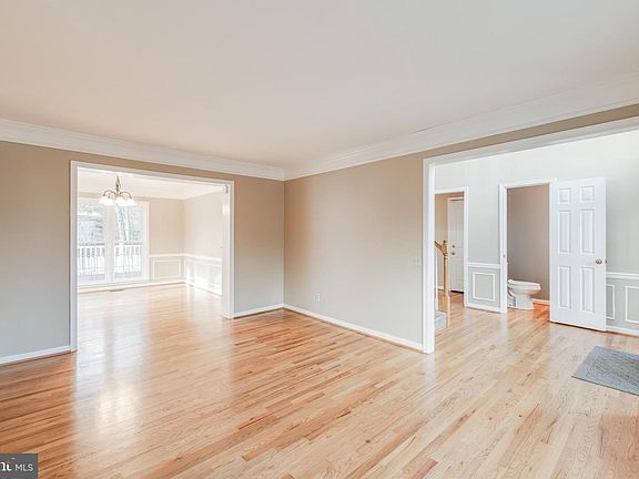 3rd image of 3535 Knollcrest Ct
