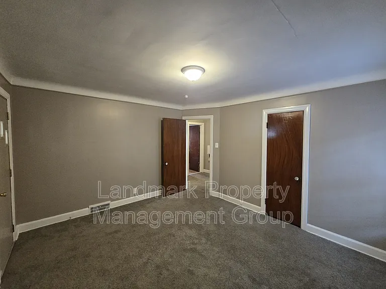 9657 E Outer Dr — Photo 16