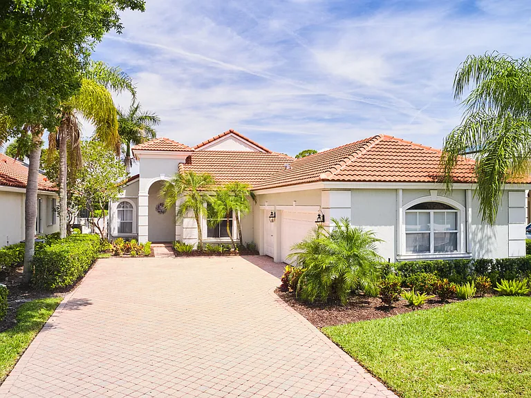 8282 Spyglass Dr — Photo 37