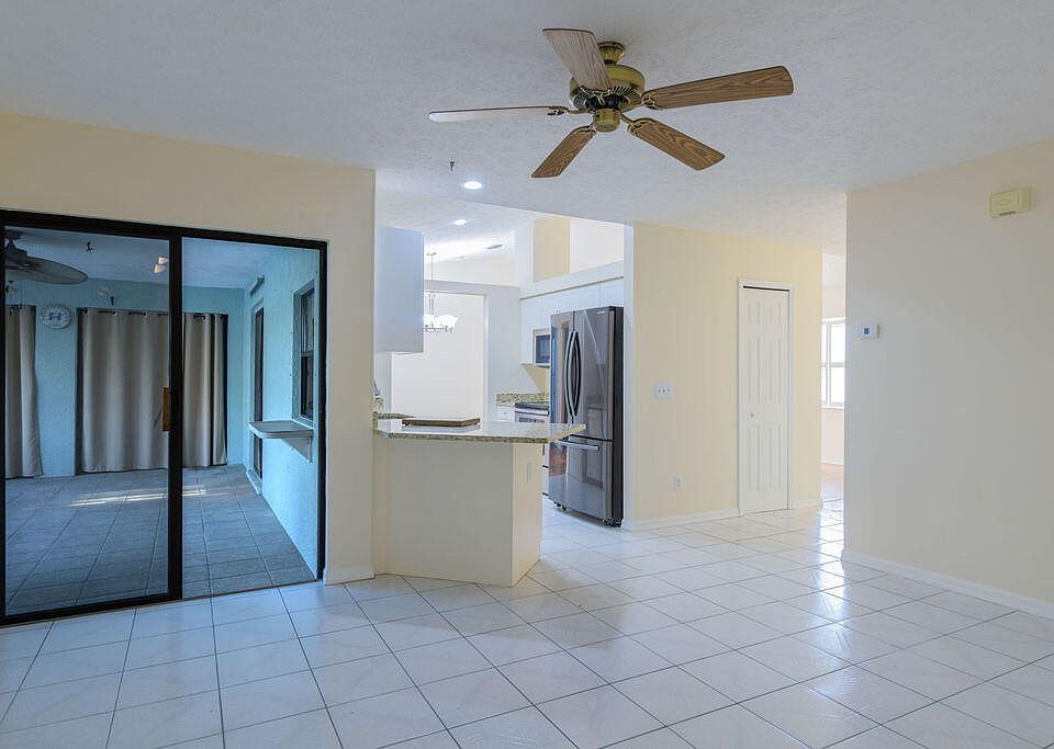 1st image of 389 SE Whitmore Drive