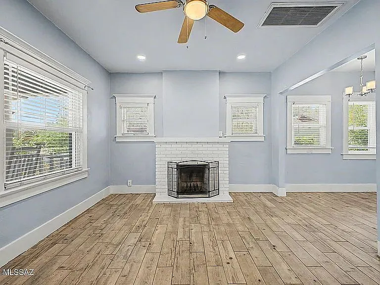 825 E Helen St — Photo 27